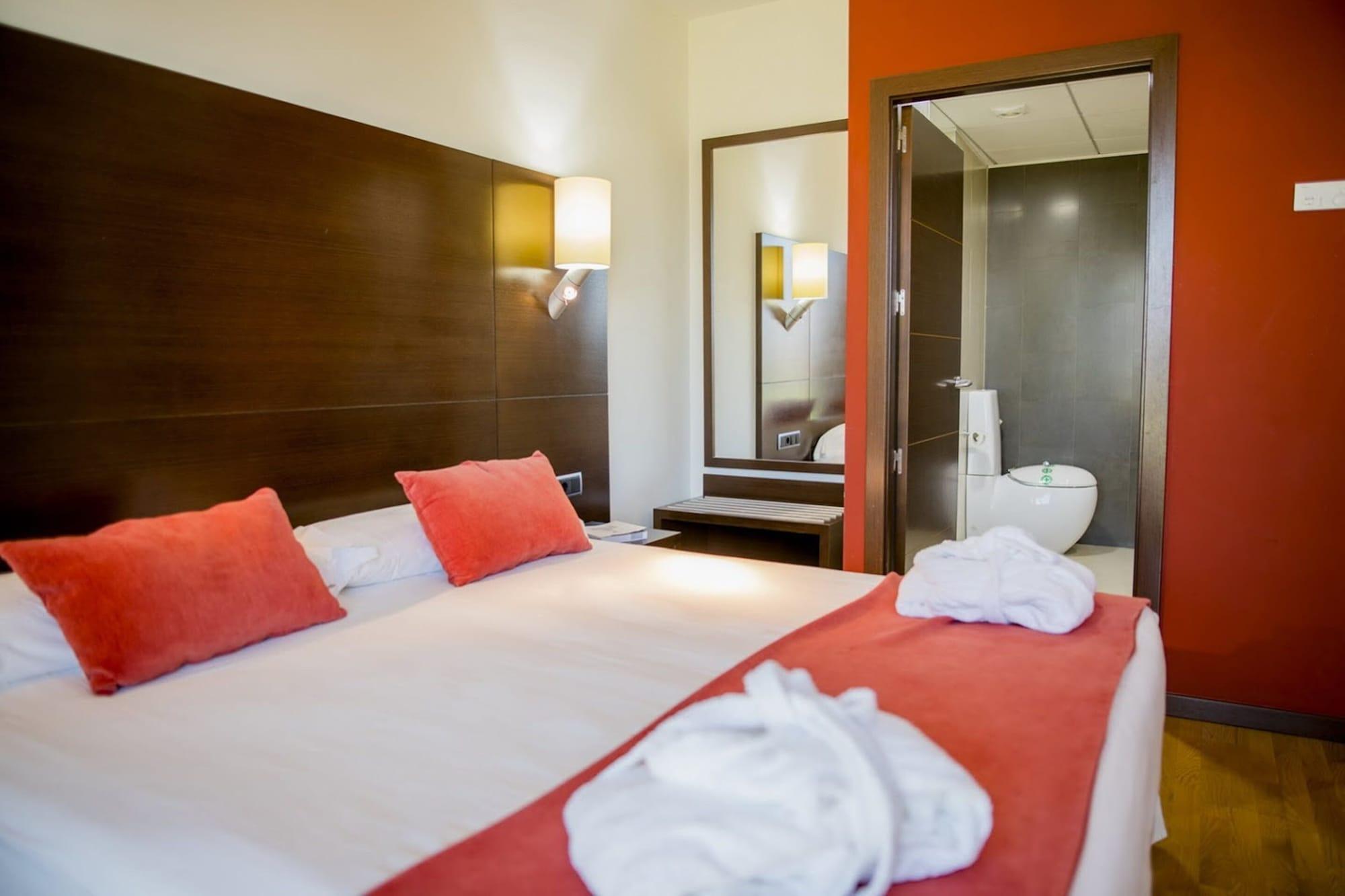 Hospedium Hotel Valles De Gredos Golf Talayuela Exteriér fotografie