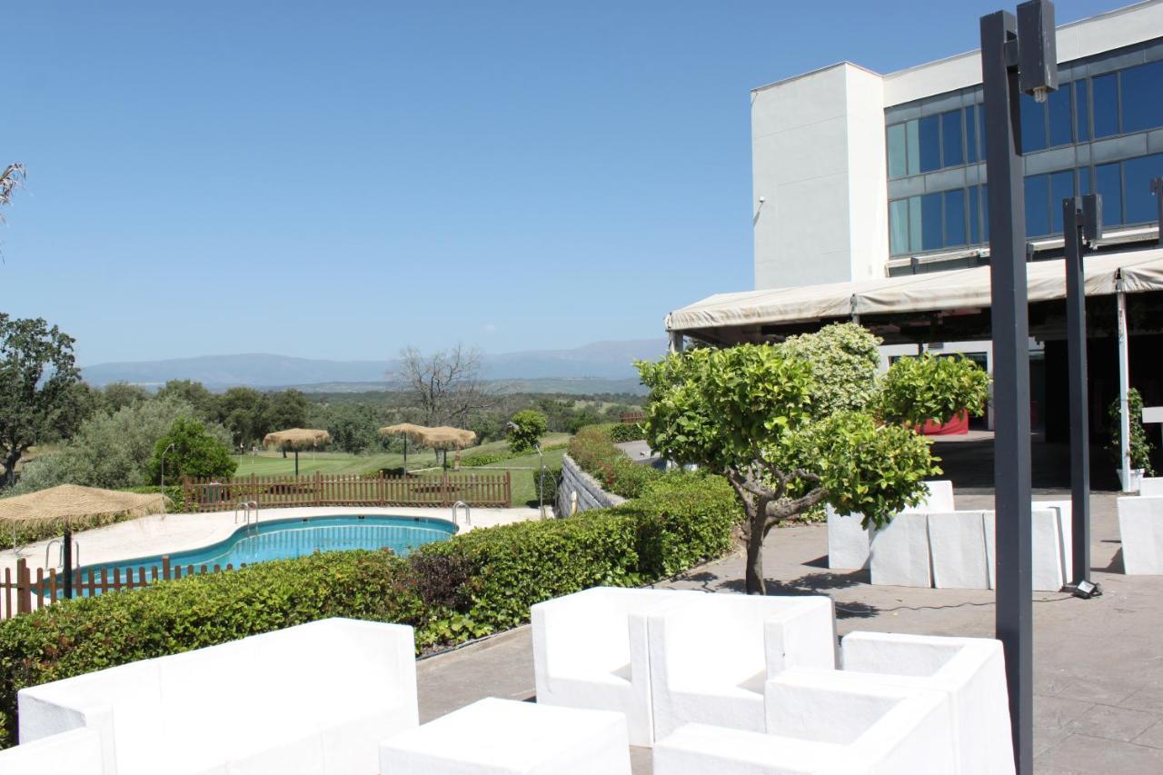 Hospedium Hotel Valles De Gredos Golf Talayuela Exteriér fotografie