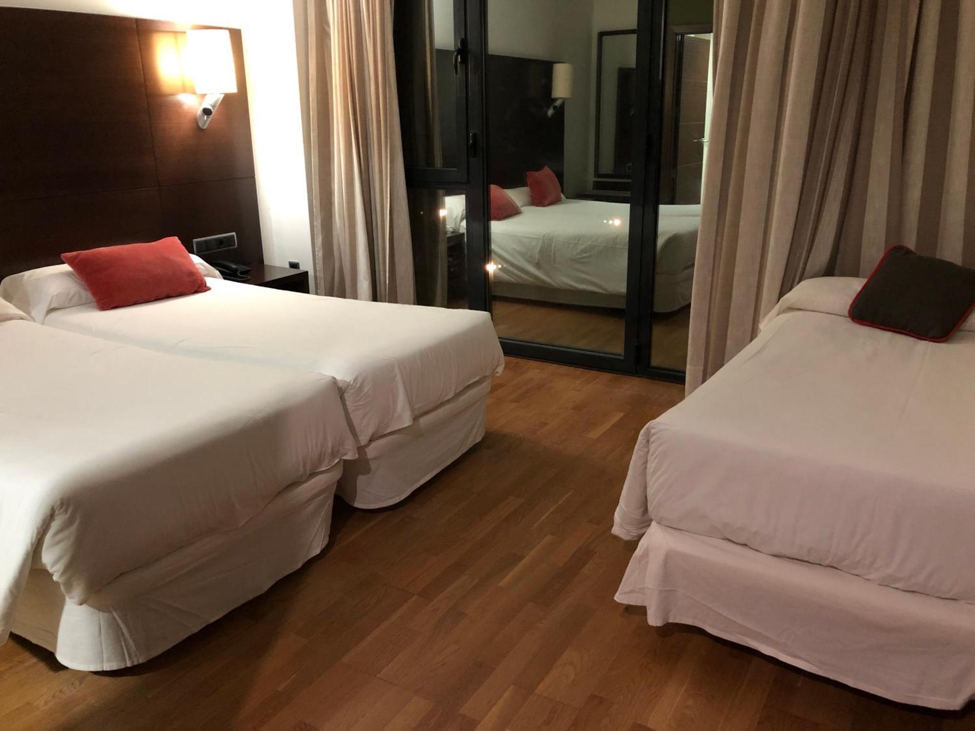 Hospedium Hotel Valles De Gredos Golf Talayuela Pokoj fotografie